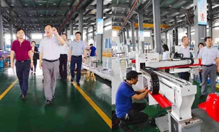 宁波银保监局局长蔡兴旭赴力匠公司调研工作